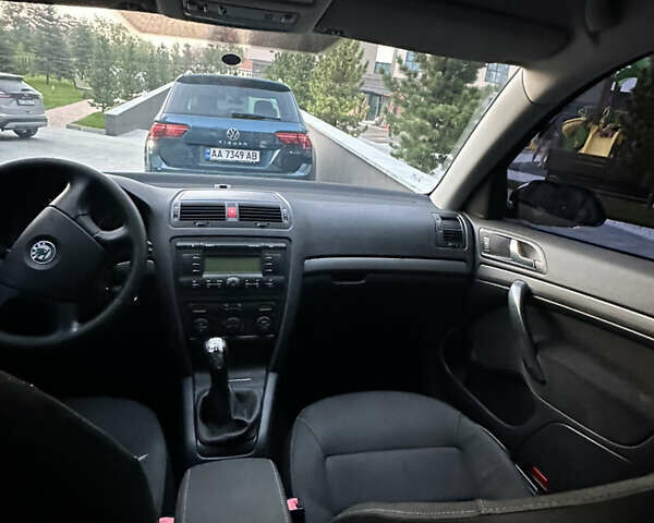 Черный Шкода Октавия, объемом двигателя 1.98 л и пробегом 245 тыс. км за 6200 $, фото 9 на Automoto.ua