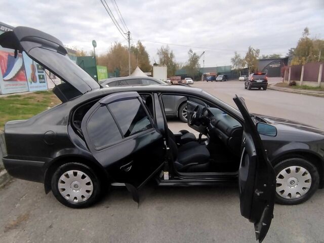 Чорний Шкода Октавія, об'ємом двигуна 1.8 л та пробігом 250 тис. км за 3333 $, фото 6 на Automoto.ua