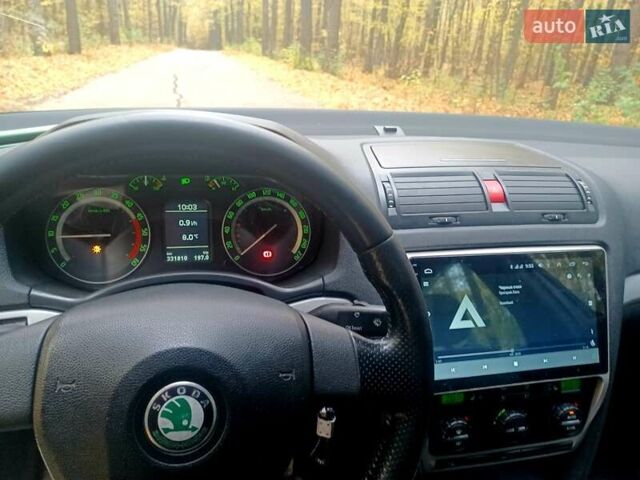 Черный Шкода Октавия, объемом двигателя 2 л и пробегом 312 тыс. км за 7300 $, фото 1 на Automoto.ua