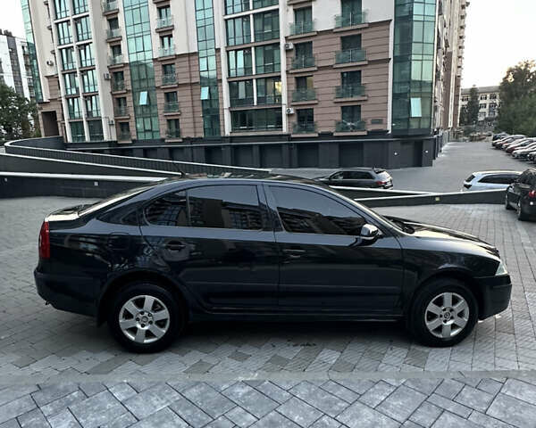 Черный Шкода Октавия, объемом двигателя 1.98 л и пробегом 245 тыс. км за 6200 $, фото 4 на Automoto.ua