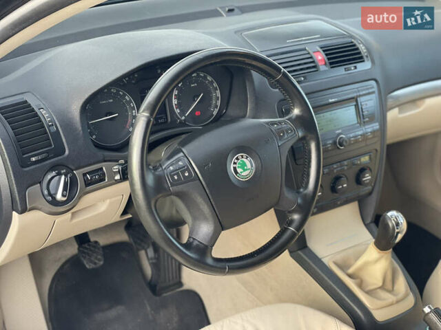 Шкода Октавия 2006 в Корсунь-Шевченковском на Automoto.ua Черный Шкода Октавия, объемом двигателя 1.6 л и пробегом 214 тыс. км за 6500 $, фото 14 на Automoto.ua