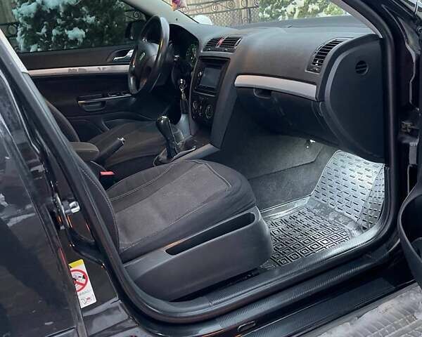 Черный Шкода Октавия, объемом двигателя 1.6 л и пробегом 189 тыс. км за 4300 $, фото 8 на Automoto.ua