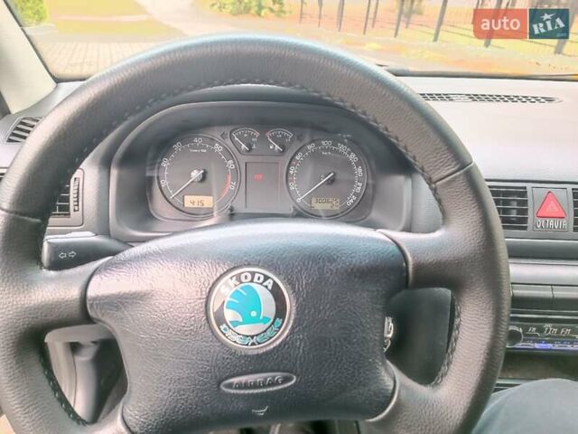 Черный Шкода Октавия, объемом двигателя 1.6 л и пробегом 300 тыс. км за 4600 $, фото 17 на Automoto.ua