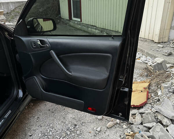 Черный Шкода Октавия, объемом двигателя 1.6 л и пробегом 250 тыс. км за 5200 $, фото 14 на Automoto.ua