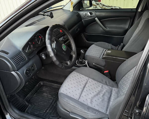 Черный Шкода Октавия, объемом двигателя 1.6 л и пробегом 250 тыс. км за 5200 $, фото 17 на Automoto.ua