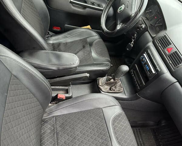 Черный Шкода Октавия, объемом двигателя 1.9 л и пробегом 302 тыс. км за 5950 $, фото 11 на Automoto.ua