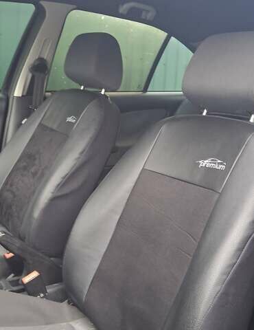 Черный Шкода Октавия, объемом двигателя 1.6 л и пробегом 292 тыс. км за 4500 $, фото 5 на Automoto.ua