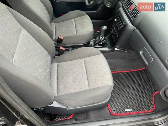 Черный Шкода Октавия, объемом двигателя 1.6 л и пробегом 292 тыс. км за 5250 $, фото 13 на Automoto.ua