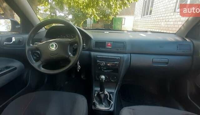 Черный Шкода Октавия, объемом двигателя 1.6 л и пробегом 170 тыс. км за 5200 $, фото 1 на Automoto.ua