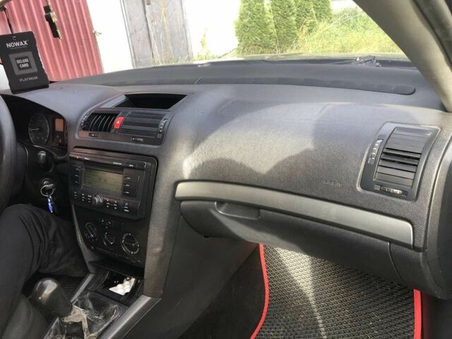 Шкода Октавия 2006 в Хусте на Automoto.ua Черный Шкода Октавия, объемом двигателя 1.4 л и пробегом 299 тыс. км за 3999 $, фото 4 на Automoto.ua