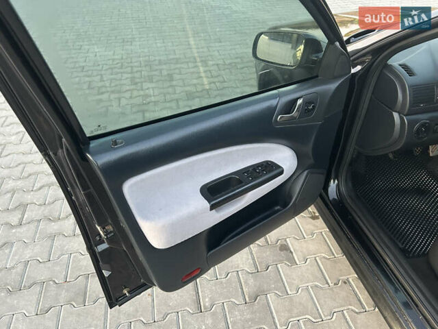 Черный Шкода Октавия, объемом двигателя 1.6 л и пробегом 190 тыс. км за 5300 $, фото 5 на Automoto.ua