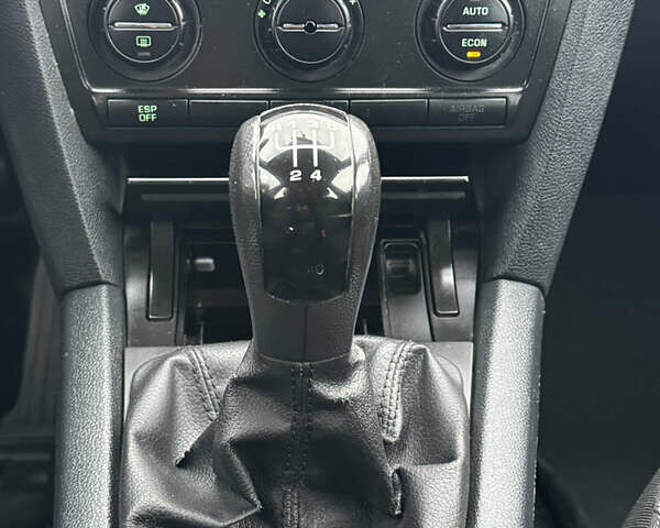 Шкода Октавія 2006 у Лубнах на Automoto.ua Чорний Шкода Октавія, об'ємом двигуна 1.6 л та пробігом 137 тис. км за 6550 $, фото 32 на Automoto.ua