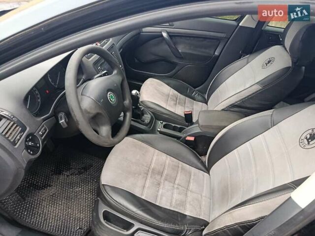 Черный Шкода Октавия, объемом двигателя 2 л и пробегом 240 тыс. км за 3500 $, фото 7 на Automoto.ua
