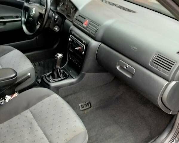 Черный Шкода Октавия, объемом двигателя 1.78 л и пробегом 310 тыс. км за 4999 $, фото 4 на Automoto.ua