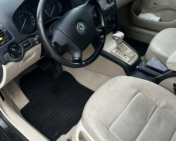 Черный Шкода Октавия, объемом двигателя 2 л и пробегом 355 тыс. км за 6700 $, фото 13 на Automoto.ua