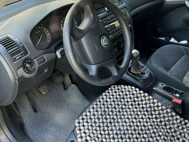 Чорний Шкода Октавія, об'ємом двигуна 2 л та пробігом 270 тис. км за 3800 $, фото 11 на Automoto.ua