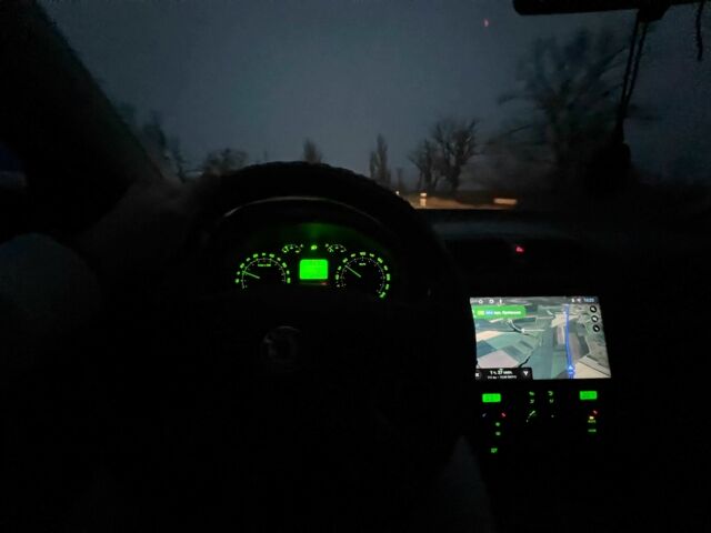 Черный Шкода Октавия, объемом двигателя 2 л и пробегом 240 тыс. км за 5400 $, фото 6 на Automoto.ua