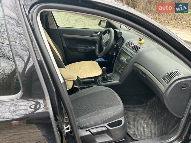 Черный Шкода Октавия, объемом двигателя 1.6 л и пробегом 253 тыс. км за 5800 $, фото 21 на Automoto.ua