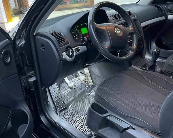 Черный Шкода Октавия, объемом двигателя 1.6 л и пробегом 189 тыс. км за 4300 $, фото 12 на Automoto.ua