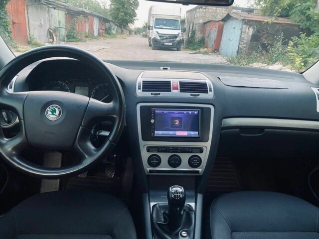 Чорний Шкода Октавія, об'ємом двигуна 2 л та пробігом 220 тис. км за 5300 $, фото 5 на Automoto.ua