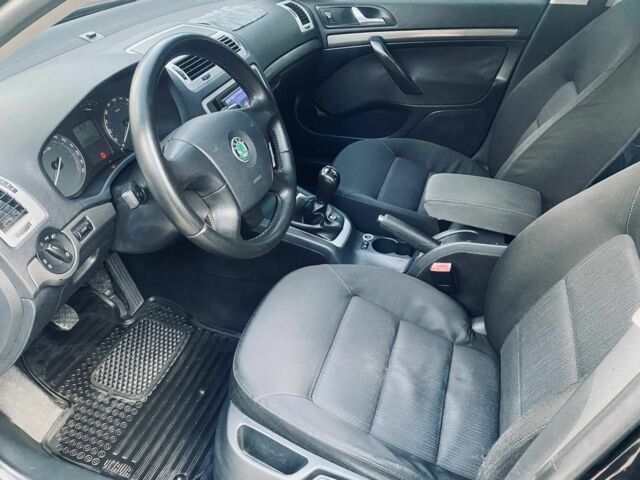 Чорний Шкода Октавія, об'ємом двигуна 2 л та пробігом 220 тис. км за 5300 $, фото 7 на Automoto.ua