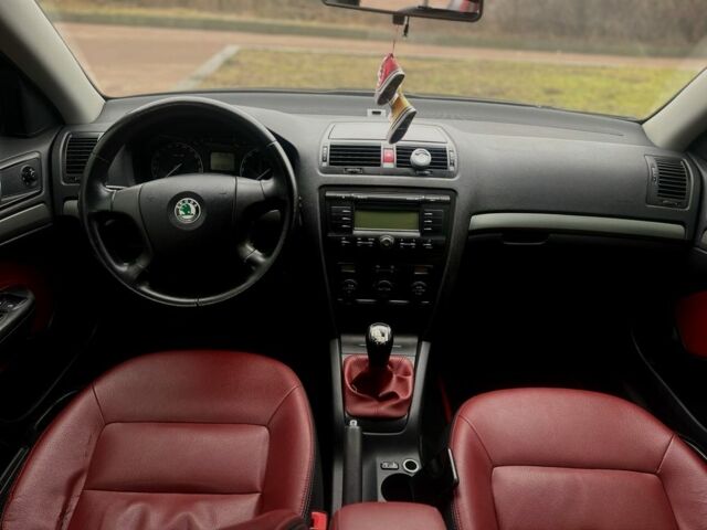 Черный Шкода Октавия, объемом двигателя 2 л и пробегом 240 тыс. км за 5300 $, фото 7 на Automoto.ua