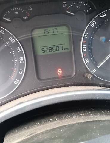 Черный Шкода Октавия, объемом двигателя 1.6 л и пробегом 528 тыс. км за 3058 $, фото 4 на Automoto.ua