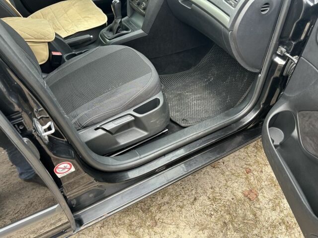 Черный Шкода Октавия, объемом двигателя 1.6 л и пробегом 253 тыс. км за 5800 $, фото 12 на Automoto.ua