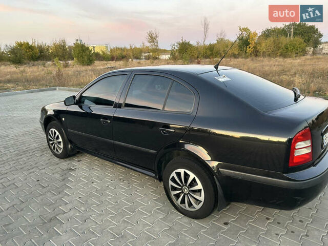 Черный Шкода Октавия, объемом двигателя 1.6 л и пробегом 190 тыс. км за 5300 $, фото 1 на Automoto.ua
