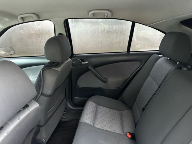 Черный Шкода Октавия, объемом двигателя 1.6 л и пробегом 210 тыс. км за 5200 $, фото 4 на Automoto.ua