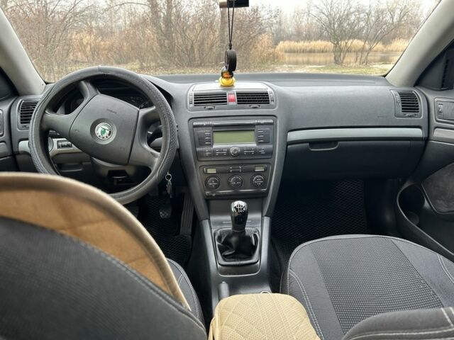 Черный Шкода Октавия, объемом двигателя 1.6 л и пробегом 253 тыс. км за 5800 $, фото 17 на Automoto.ua