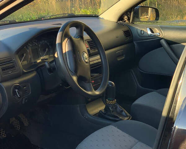 Черный Шкода Октавия, объемом двигателя 1.6 л и пробегом 260 тыс. км за 3700 $, фото 7 на Automoto.ua