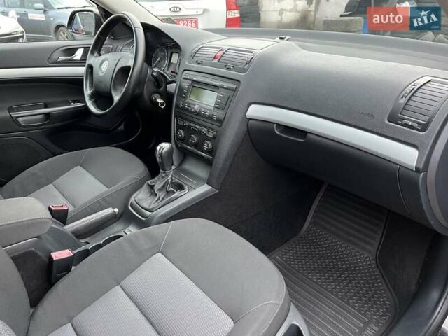 Черный Шкода Октавия, объемом двигателя 1.6 л и пробегом 220 тыс. км за 7500 $, фото 28 на Automoto.ua