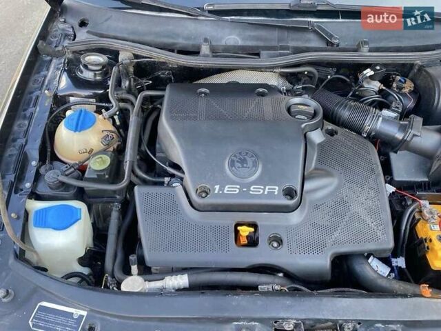 Черный Шкода Октавия, объемом двигателя 1.6 л и пробегом 282 тыс. км за 5000 $, фото 6 на Automoto.ua