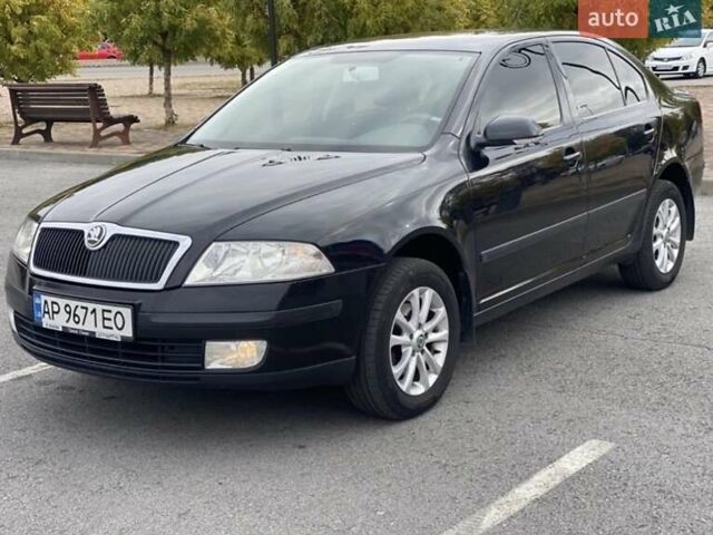 Черный Шкода Октавия, объемом двигателя 1.6 л и пробегом 210 тыс. км за 5600 $, фото 4 на Automoto.ua