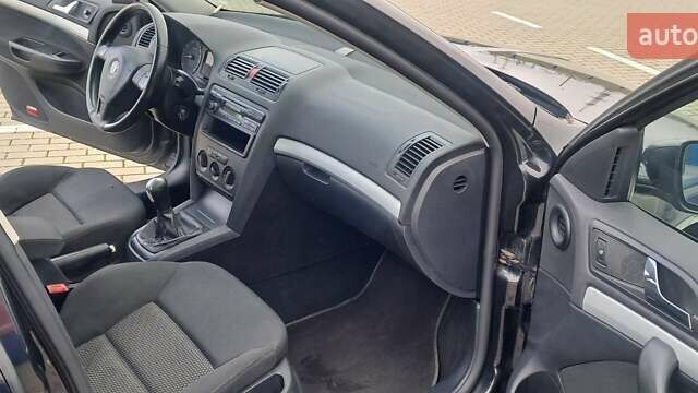 Черный Шкода Октавия, объемом двигателя 1.8 л и пробегом 226 тыс. км за 4500 $, фото 5 на Automoto.ua