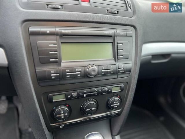 Черный Шкода Октавия, объемом двигателя 1.6 л и пробегом 220 тыс. км за 7500 $, фото 39 на Automoto.ua