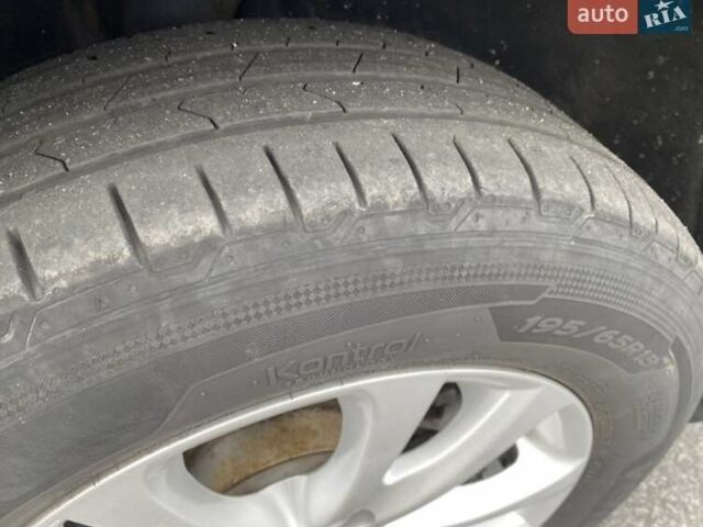 Черный Шкода Октавия, объемом двигателя 1.6 л и пробегом 210 тыс. км за 5600 $, фото 9 на Automoto.ua