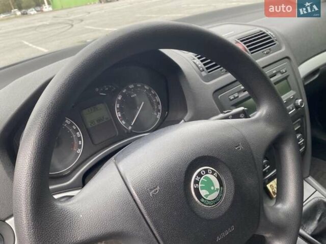 Черный Шкода Октавия, объемом двигателя 1.6 л и пробегом 210 тыс. км за 5600 $, фото 8 на Automoto.ua