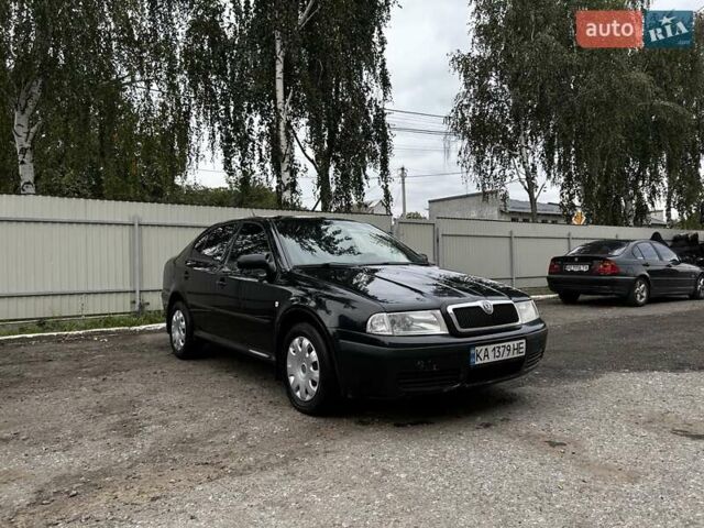 Черный Шкода Октавия, объемом двигателя 1.6 л и пробегом 221 тыс. км за 7300 $, фото 1 на Automoto.ua