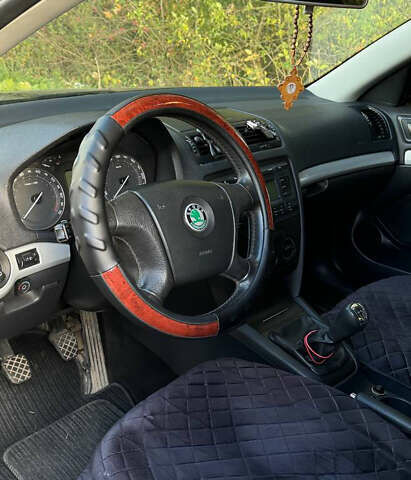 Черный Шкода Октавия, объемом двигателя 1.62 л и пробегом 248 тыс. км за 5600 $, фото 4 на Automoto.ua