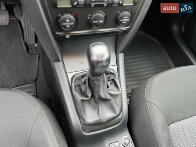 Черный Шкода Октавия, объемом двигателя 1.6 л и пробегом 220 тыс. км за 7500 $, фото 38 на Automoto.ua