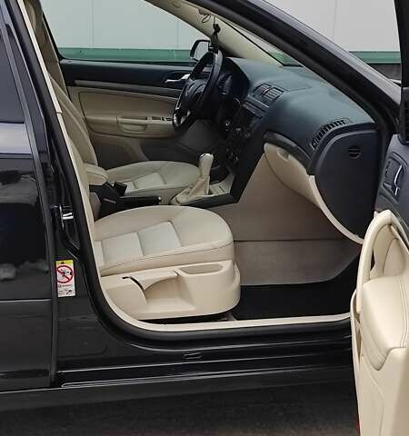 Черный Шкода Октавия, объемом двигателя 1.6 л и пробегом 218 тыс. км за 6999 $, фото 56 на Automoto.ua