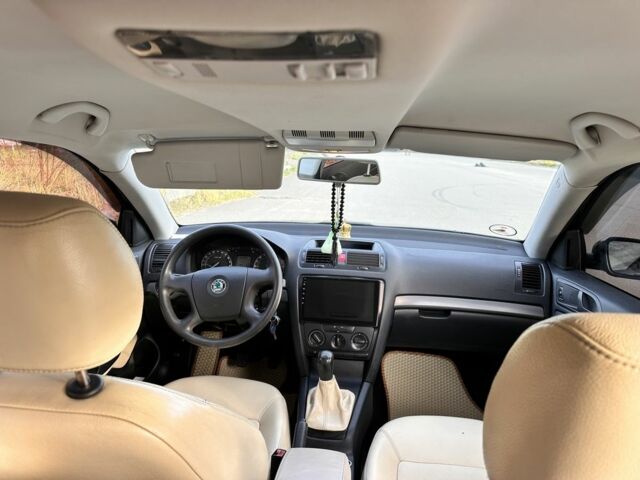 Черный Шкода Октавия, объемом двигателя 1.6 л и пробегом 260 тыс. км за 6800 $, фото 11 на Automoto.ua