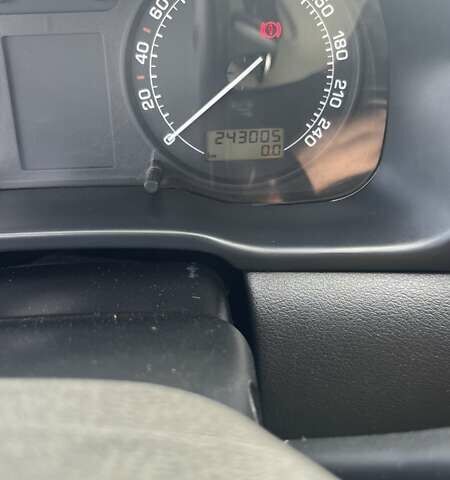 Черный Шкода Октавия, объемом двигателя 1.6 л и пробегом 243 тыс. км за 4700 $, фото 8 на Automoto.ua