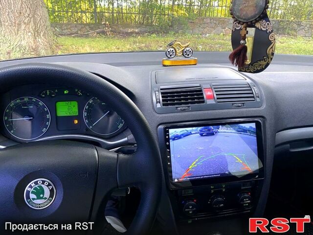 Чорний Шкода Октавія, об'ємом двигуна 2 л та пробігом 230 тис. км за 5600 $, фото 5 на Automoto.ua