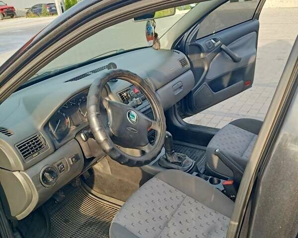Черный Шкода Октавия, объемом двигателя 1.6 л и пробегом 228 тыс. км за 4800 $, фото 14 на Automoto.ua