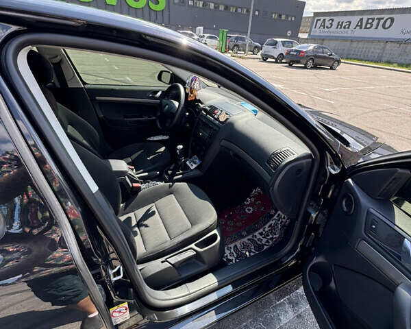 Черный Шкода Октавия, объемом двигателя 2 л и пробегом 154 тыс. км за 7200 $, фото 2 на Automoto.ua