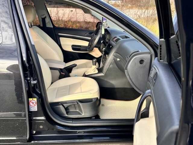 Черный Шкода Октавия, объемом двигателя 1.6 л и пробегом 260 тыс. км за 6800 $, фото 9 на Automoto.ua