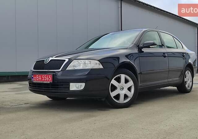 Черный Шкода Октавия, объемом двигателя 1.6 л и пробегом 218 тыс. км за 6999 $, фото 3 на Automoto.ua